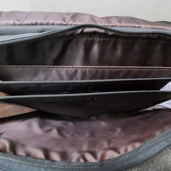 OGIO Black messenger laptop bag - Picture 4 of 5